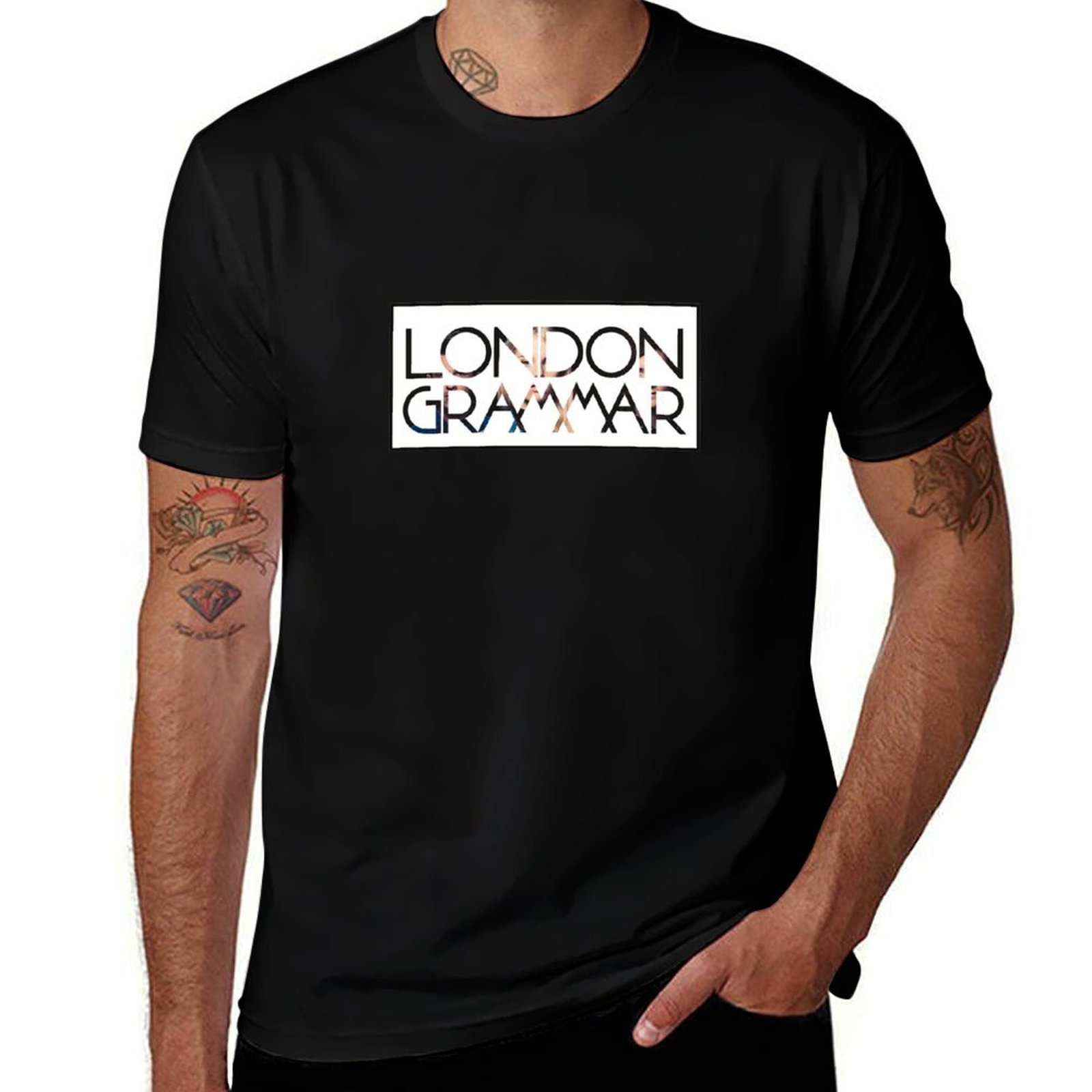 Street Fashion In London - ロンドン グラマーリー Tシャツ ストリート ファッション カジュアル
