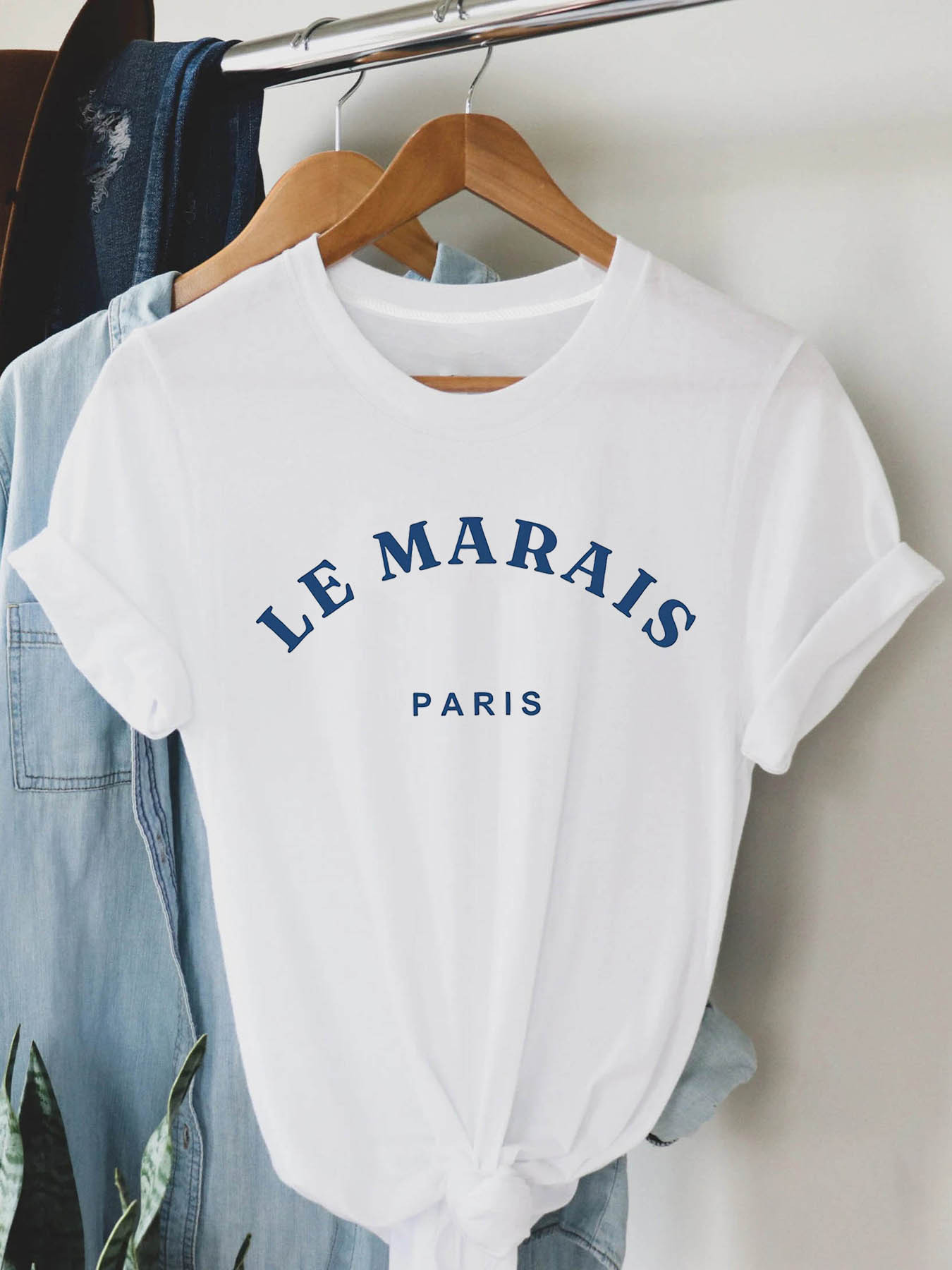 Street Fashion In Paris - レディースカジュアル「ル・マレ・パリ」グラフィックTシャツ - 半袖、クルーネック、白地に青プリント、春夏向け軽量ポリエステル混紡、レディースTシャツ