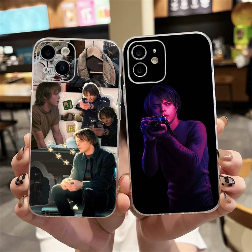 英国俳優チャーリー・ヒートンのiPhone17、16、15、 - Street Fashion Official のレビューと価格