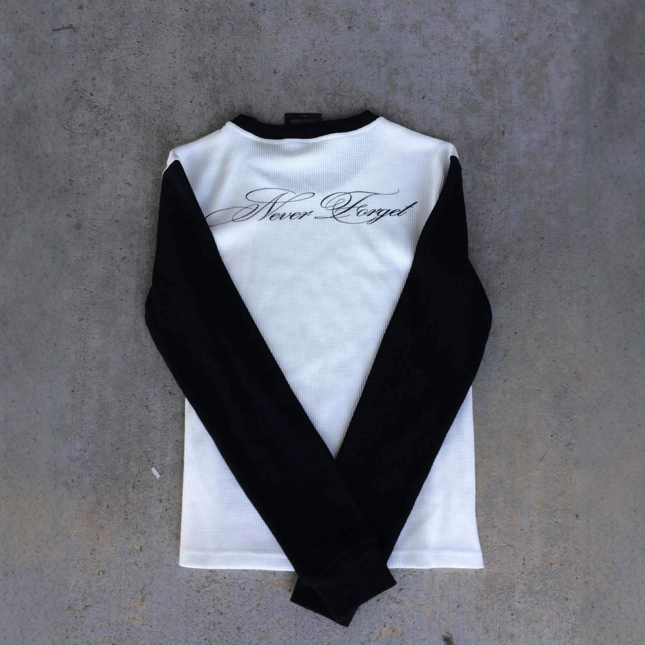 新しい長袖TシャツダークレトロY2Kプリントトップハイストリ - Street Fashion News のレビューと価格