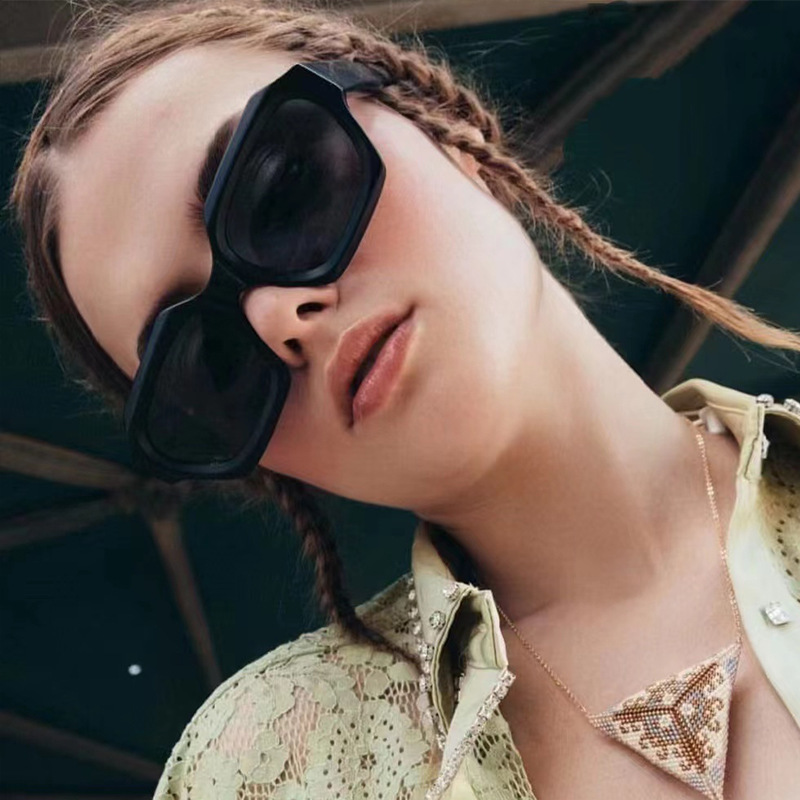 シンプルなラフフレームサングラス女性の多角形ニッチサングラス - Street Fashion Photographers のレビューと価格