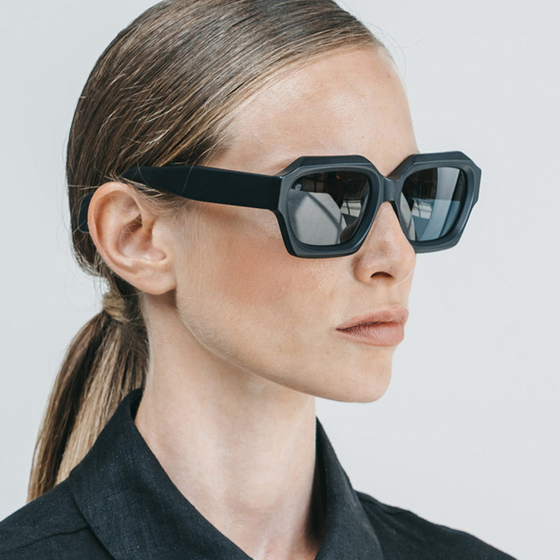 シンプルなラフフレームサングラス女性の多角形ニッチサングラス - Street Fashion Photographers のレビューと価格