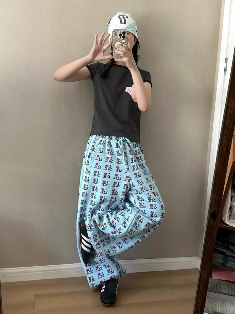 ロンドン Gen Z ガール サブカルチャー Y2K ファッ - Street Fashion In London のレビューと価格