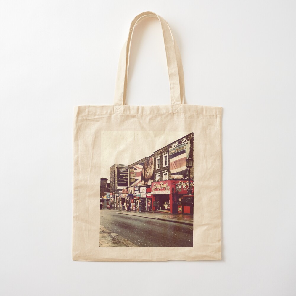 ロンドンのカムデンタウンマーケット。 カムデン通り。 ライオ - Street Fashion In London のレビューと価格